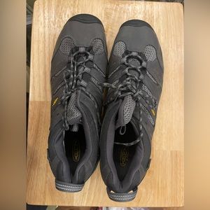 KEEN Koven Waterproof Hiking Shoes for Men size 15